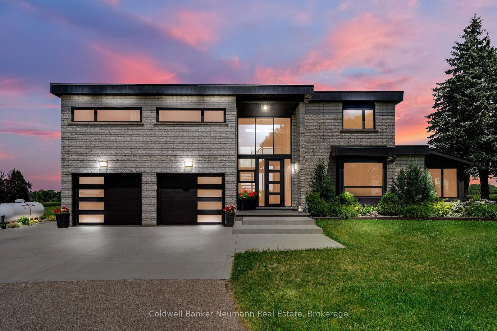 Property Photo:  8312 Wellington Road 124 Road  ON N1H 6H7 