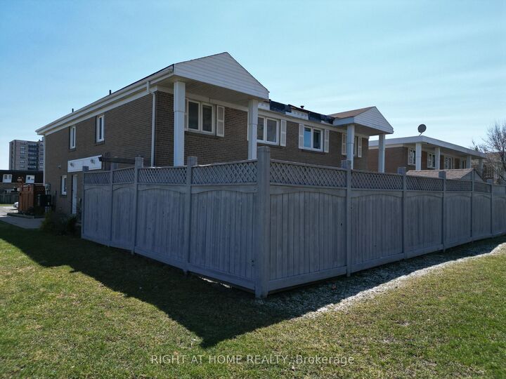 Property Photo: 270 Town House Crescent ON L6W 3C7