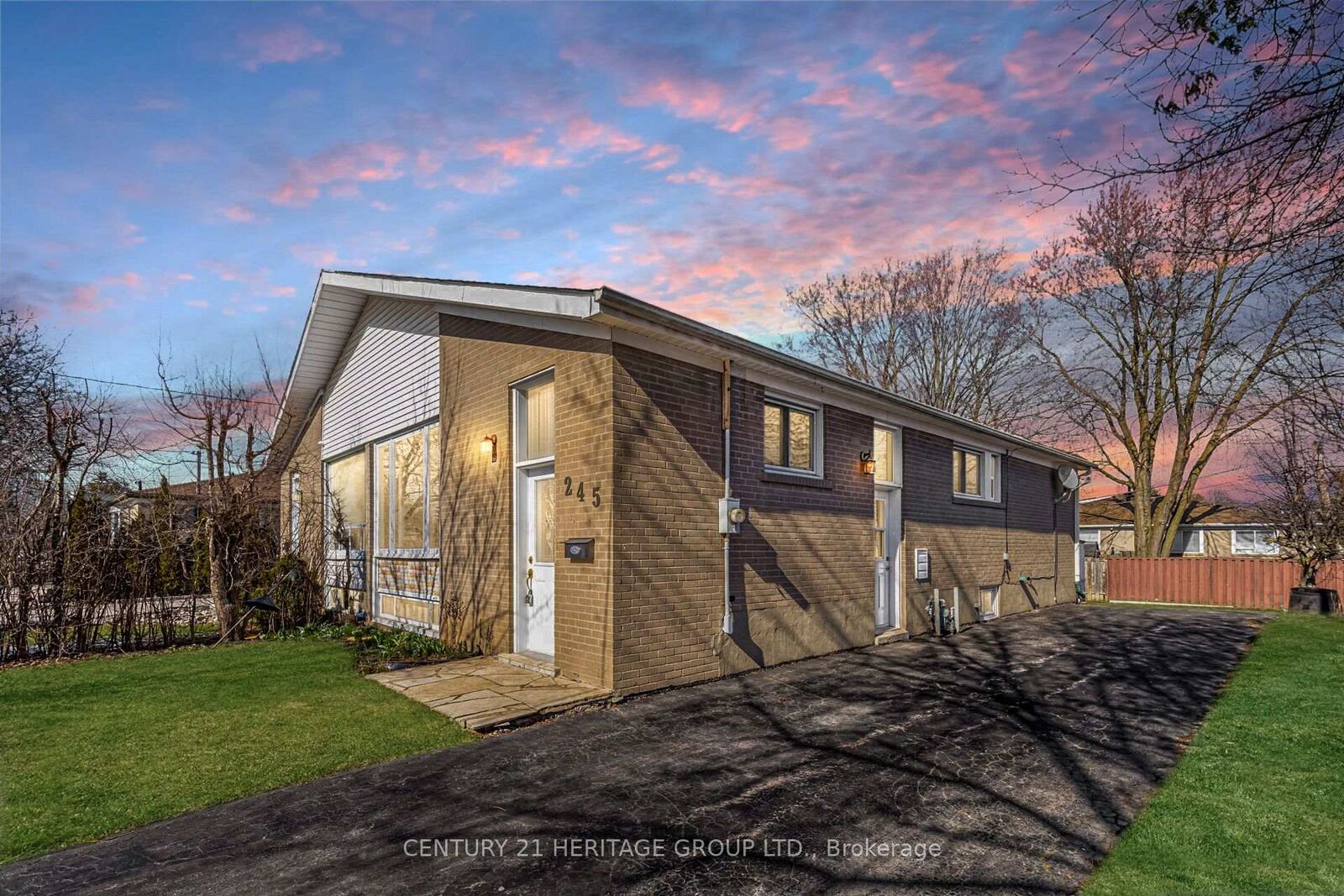 Photo de la propriété:  245 Browndale Crescent  ON L4C 3H9 