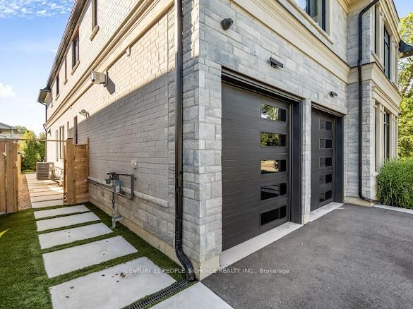 Photo de la propriété:  2371 Camilla Road Bsmt  ON L5A 2K4 