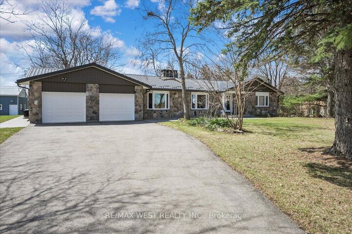 8438 Ninth Line — photo 1