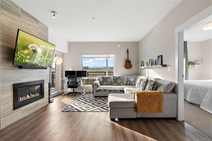 Property Photo:  2500 Hackett Cres 402  BC V8M 0C1 