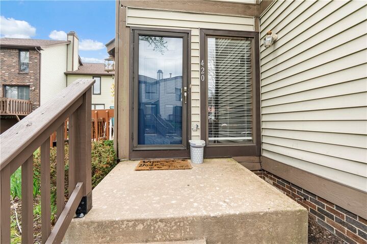 Property Photo:  420 Spring Run Dr  PA 15146 