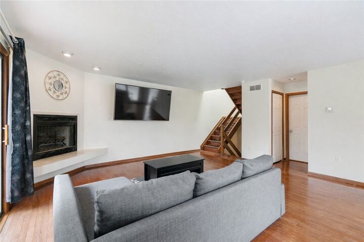 Property Photo:  420 Spring Run Dr  PA 15146 