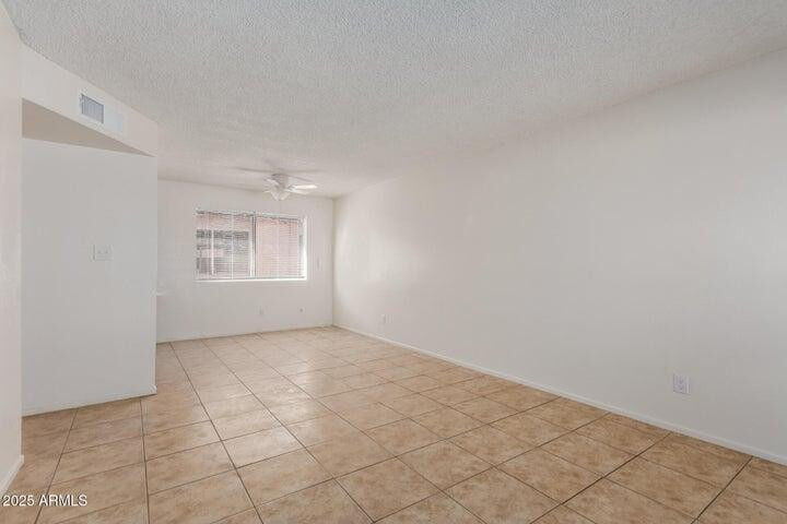 Property Photo:  615 N Arrowhead Drive Apt 4  AZ 85224 