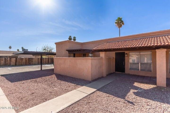 Property Photo:  615 N Arrowhead Drive Apt 4  AZ 85224 