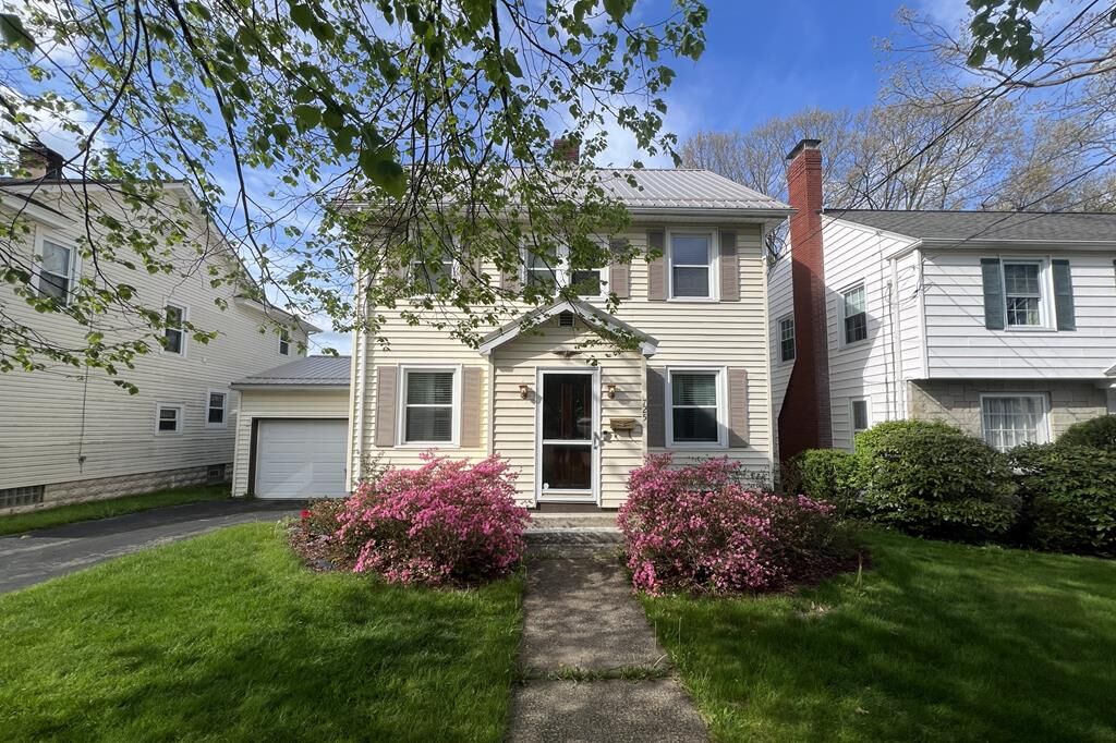 Property Photo:  725 Maple Street  PA 16335 