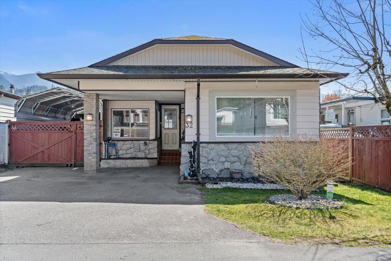 Photo de la propriété: 46511 Chilliwack Lake Road 32 BC V2R 3S3