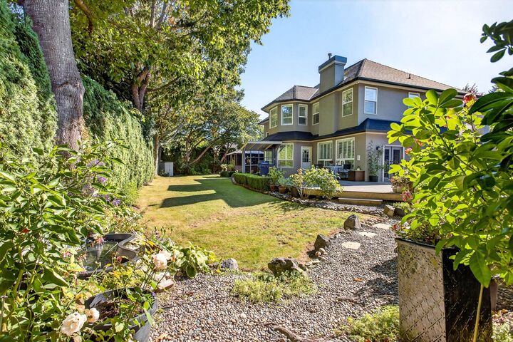 Property Photo: 14055 29A Avenue BC V4P 2J8