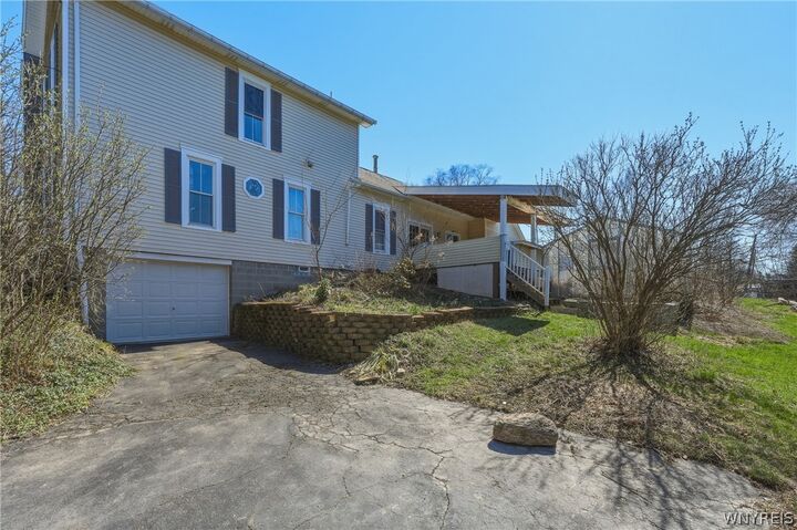 Property Photo:  66 Canada Street  NY 14080 