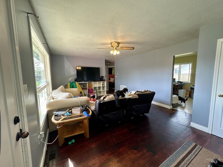 Property Photo:  920 E 12th N  ID 83647 