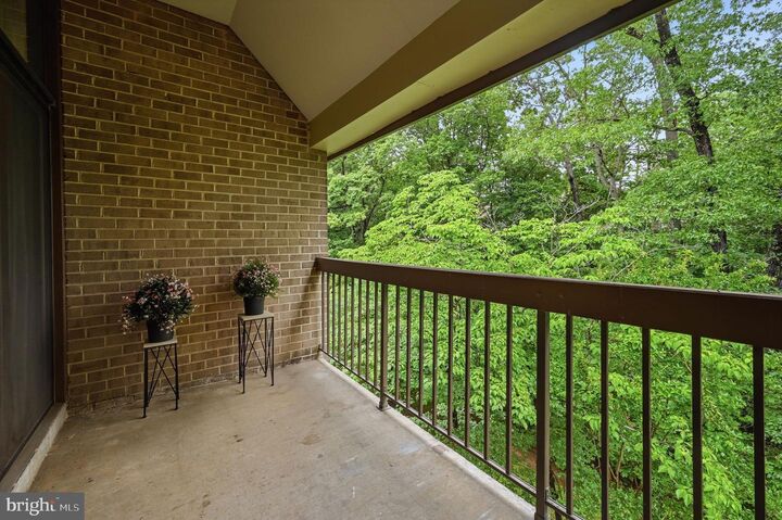 Property Photo:  1659 Parkcrest Circle C  VA 20190 