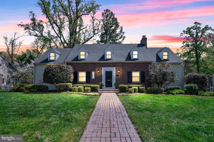 Property Photo:  212 Forest Drive  VA 22046 