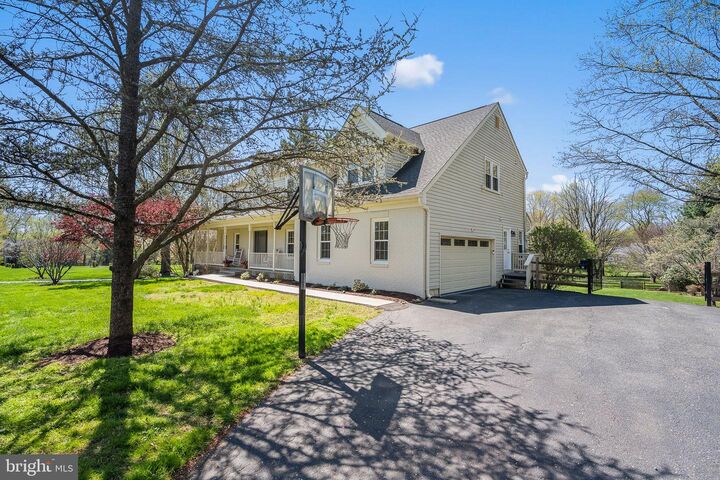 Property Photo:  20116 Sweet Meadow Lane  MD 20882 