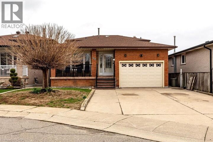 Photo de la propriété:  42 Lasila Court  ON L9C 7B6 