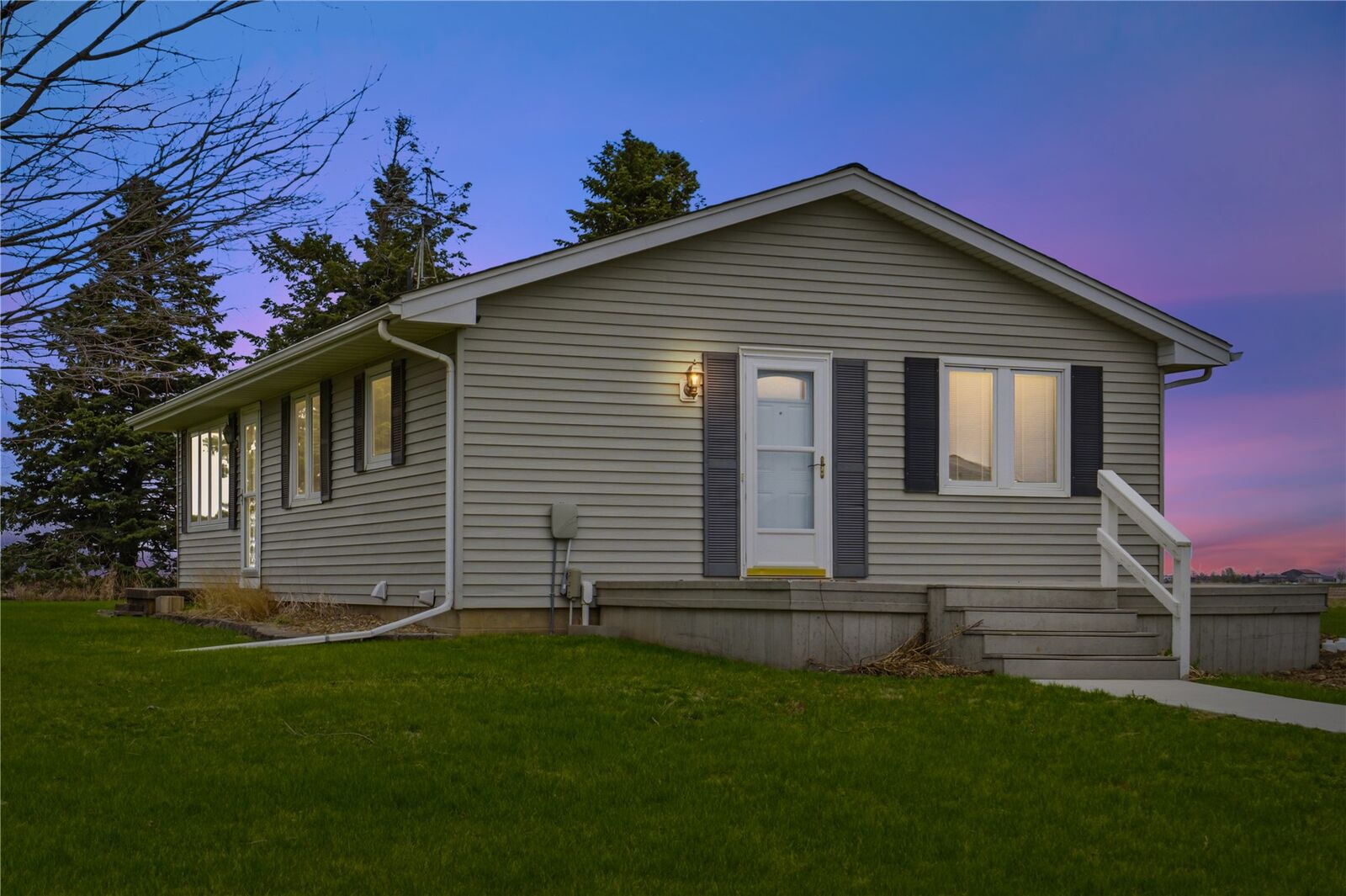 Property Photo:  4269 175th St  IA 52211 