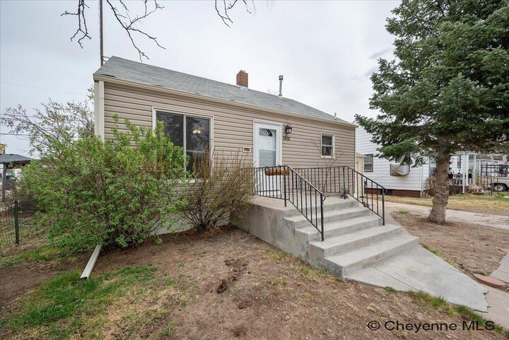 Property Photo:  1818 E 22nd St  WY 82001 