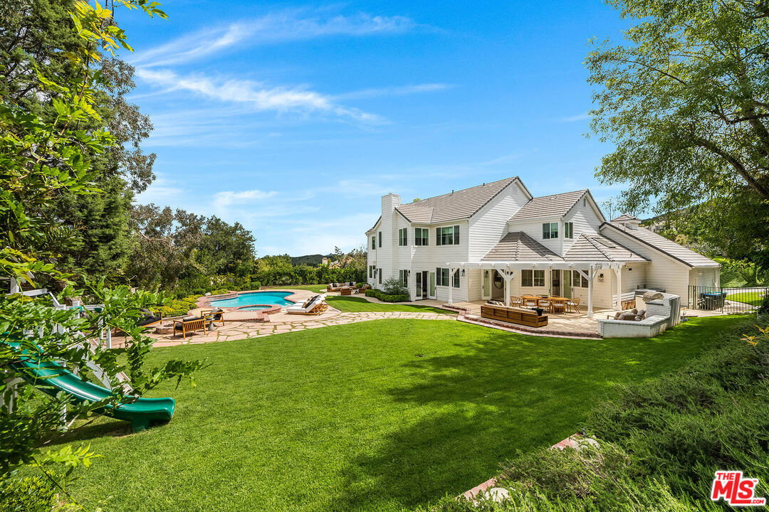 Property Photo:  24049 Chestnut Way  CA 91302 