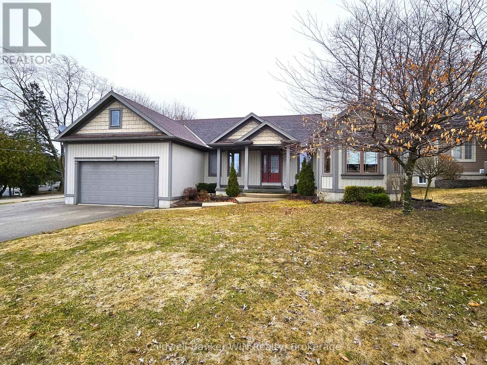 Photo de la propriété:  300 Durham Street West  ON N0G 2L1 