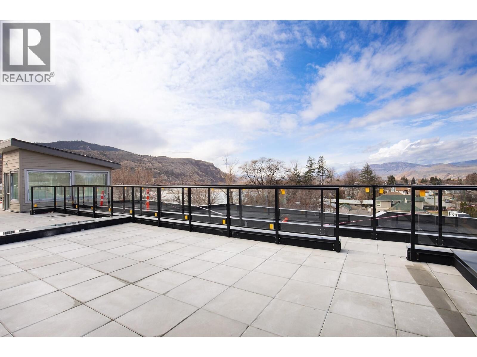 Property Photo:  215 Royal Avenue 402  BC V2H 1T7 