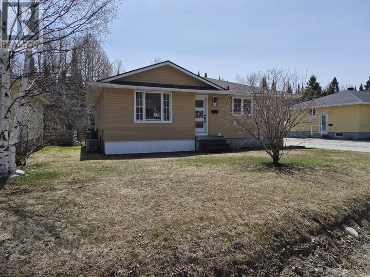 Property Photo: 34 Redwing Ave ON P0T 2C0