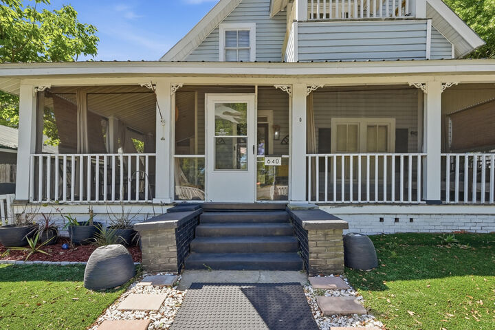 Property Photo: 640 US Highway 90 FL 32433