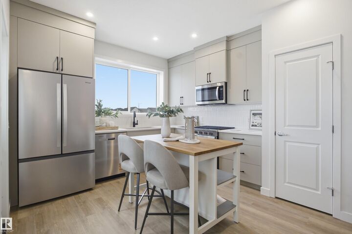 Photo de la propriété:  3707 Erlanger Drive NW  AB T6M 3G6 