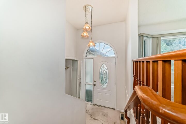 Photo de la propriété:  4714 26 Avenue NW  AB T6L 1J1 