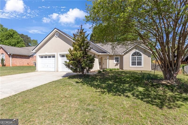 Property Photo: 125 York Lane GA 30214