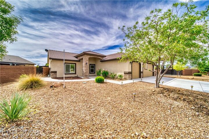 Property Photo: 231 Weeping Willow Court NV 89048