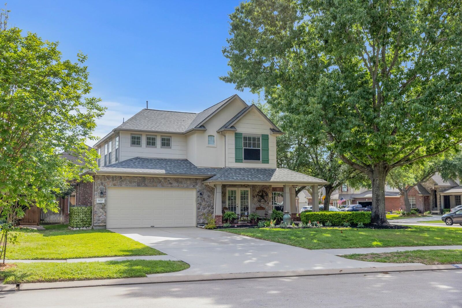 Property Photo: 10227 Crescent Bluff Lane TX 77070