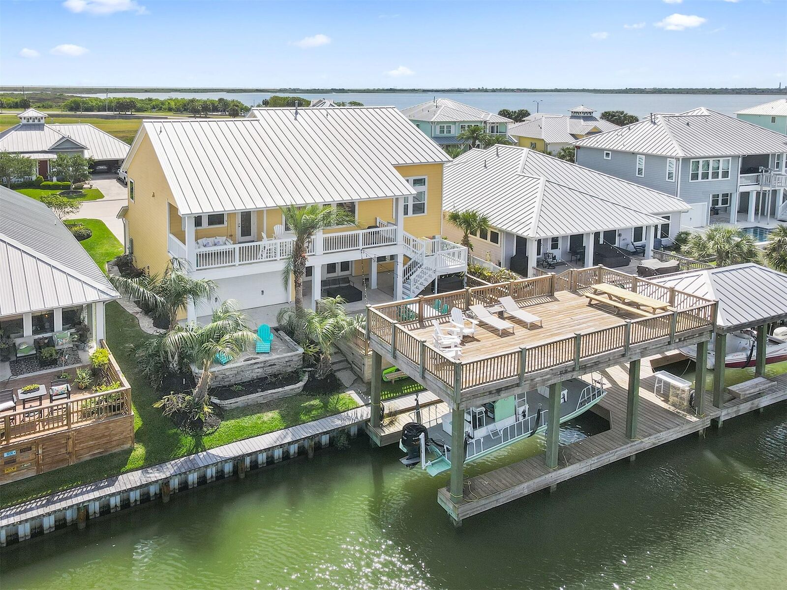 Property Photo:  5118 Brigantine Cay Court  TX 77590 