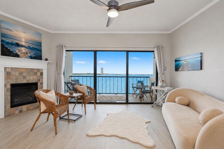 Property Photo: 351 Lakeside Lane 204 TX 77058