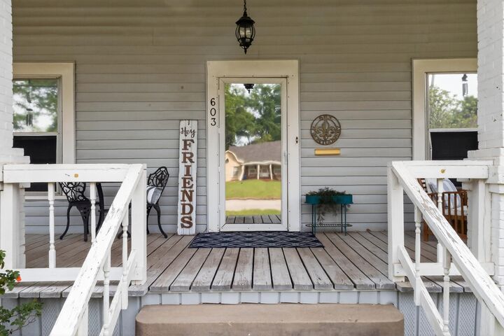 Property Photo: 603 N Montgomery TX 75644