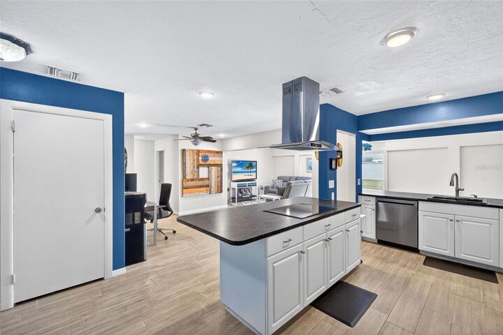 Property Photo: 4547 SE 11th Avenue FL 33904