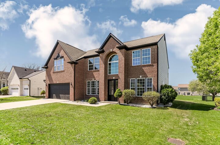 Property Photo:  1509 Old Thicket Court  IN 46143 