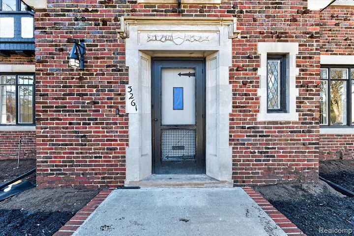 Property Photo:  3261 Sherbourne Road  MI 48221 1814 