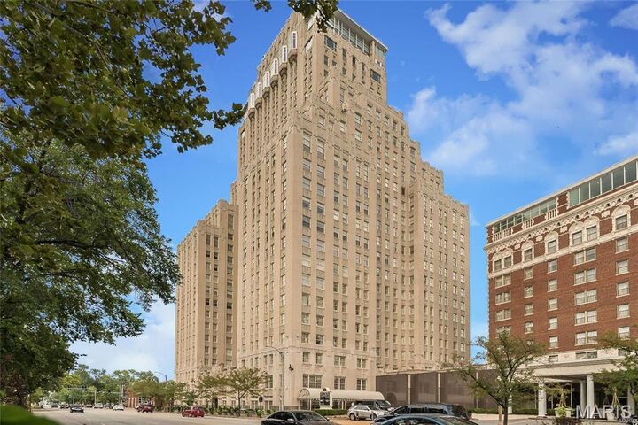 Property Photo: 232 N Kingshighway Boulevard 1102 MO 63108