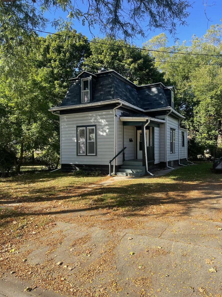 Property Photo:  1034 Williams Street  MI 49203 