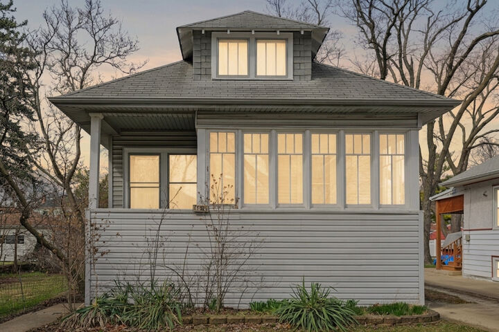 Property Photo:  3810 Maple Avenue  IL 60513 