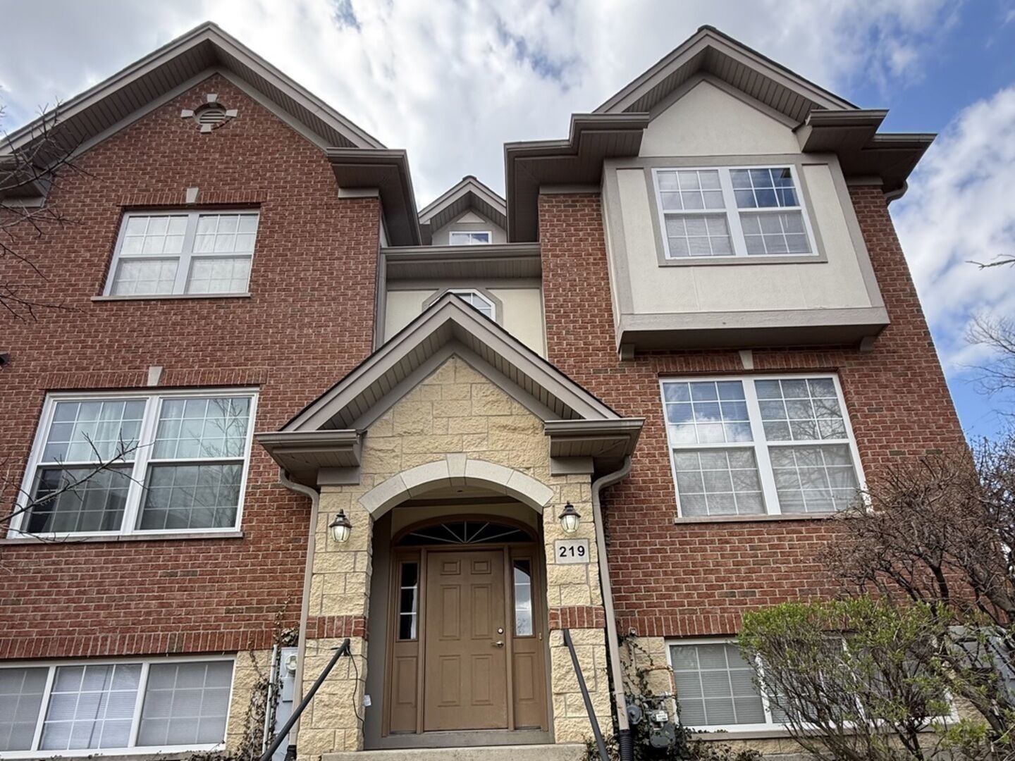 Property Photo: 219 Riverfront Drive IL 60056