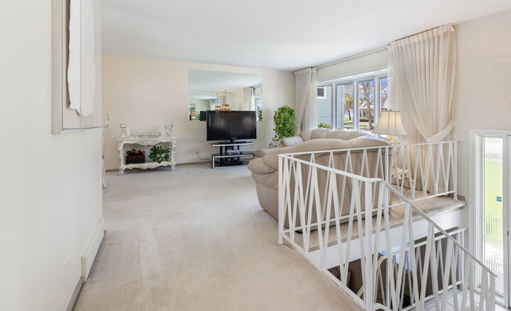 Property Photo: 515 N Walnut Street IL 60143