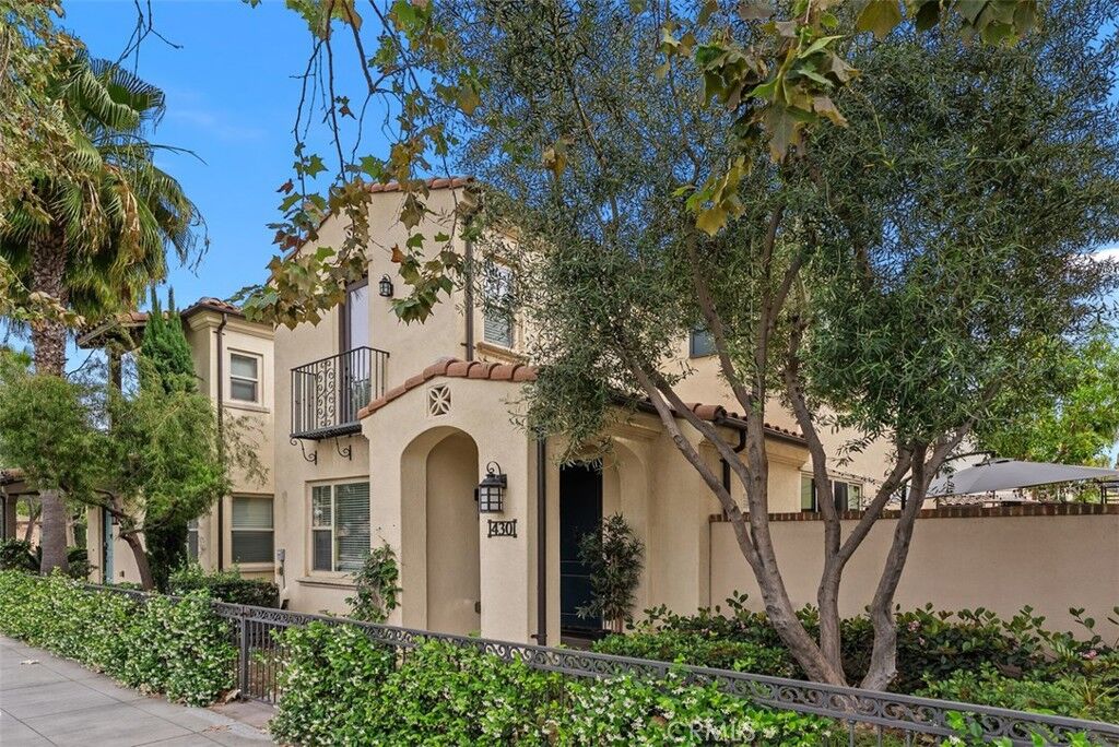 Property Photo:  430 E Santa Ana  CA 92805 