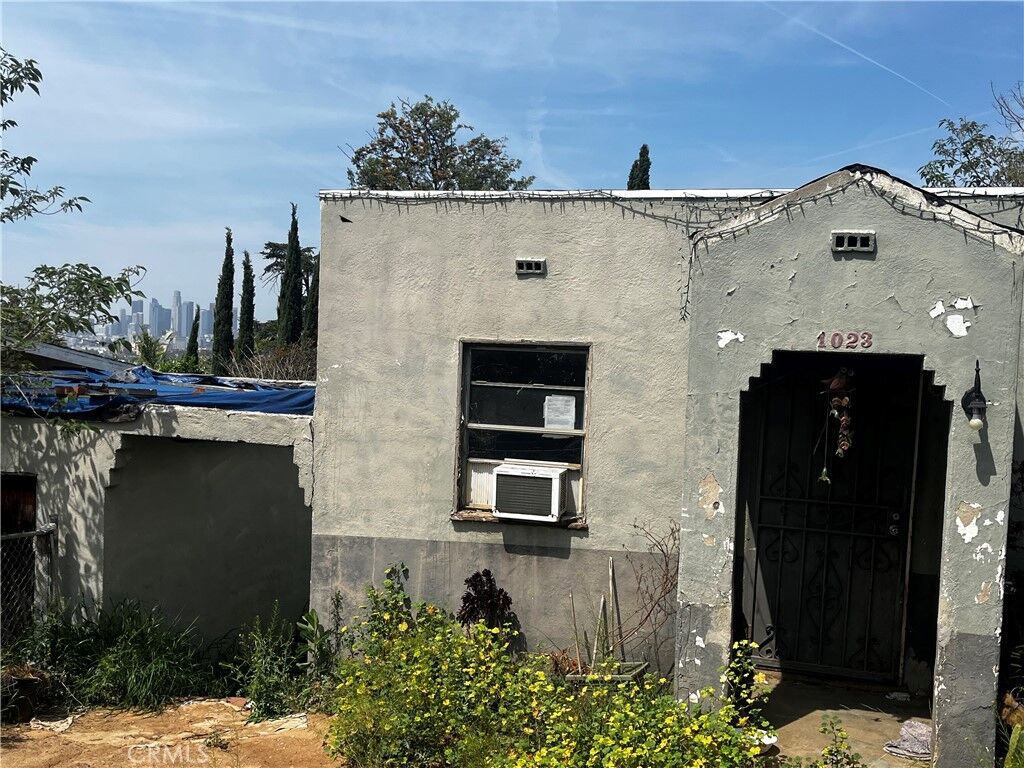 Property Photo:  1023 De Garmo Drive  CA 90063 