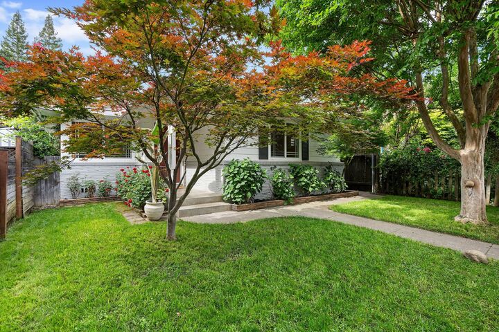 Property Photo:  924 9th Avenue  CA 95818 