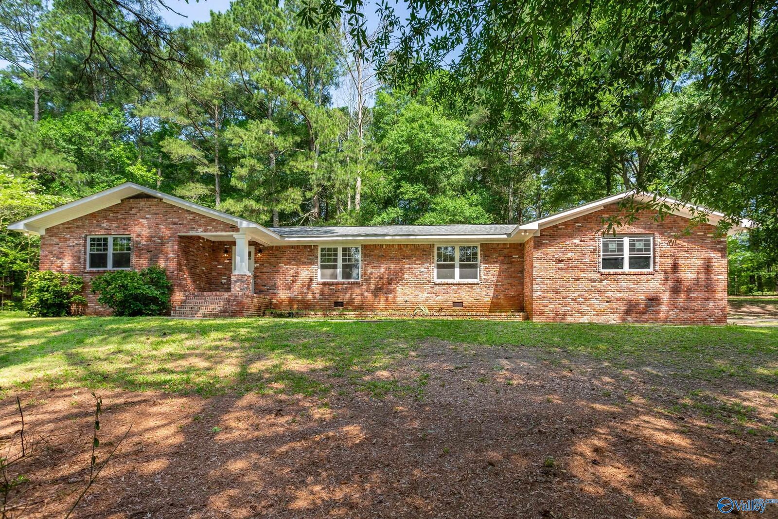 Property Photo:  2810 Mountain View Drive  AL 35907 