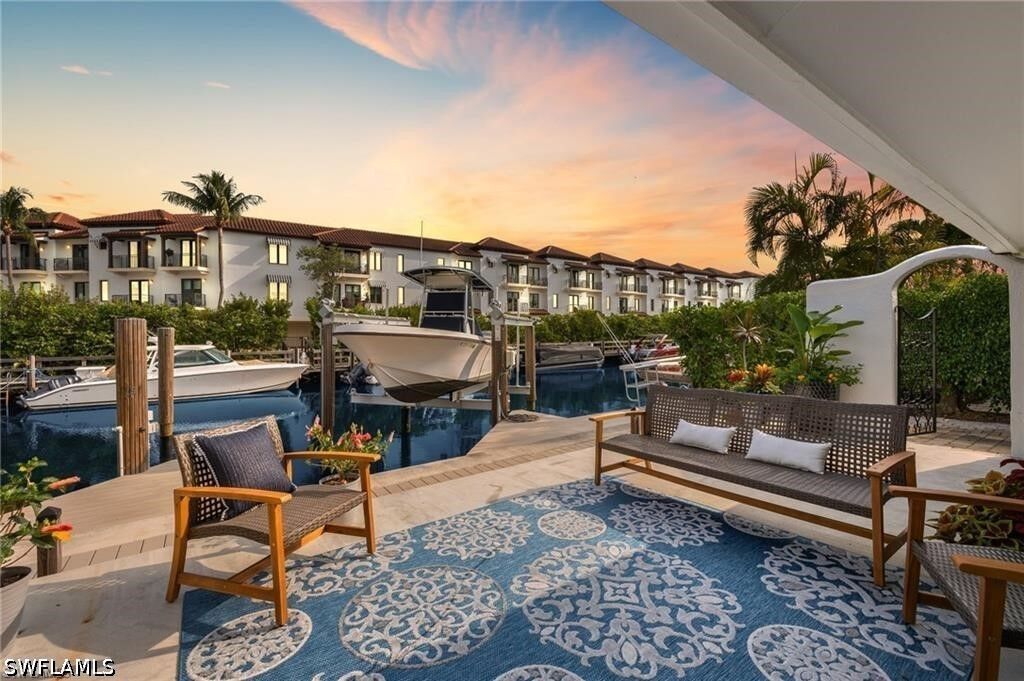 Property Photo:  1435 Curlew Avenue 3  FL 34102 