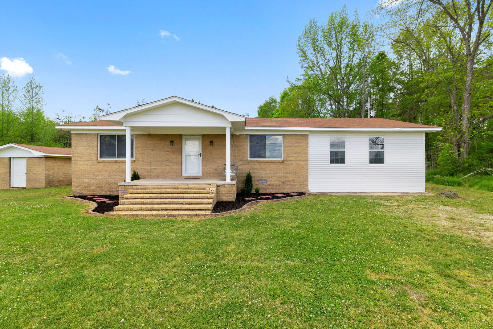 Property Photo: 33 Jefferson Street MS 38833