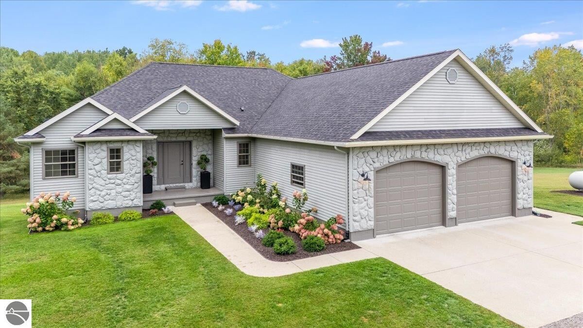 Property Photo:  6853 Maple Acres Drive  MI 48770 