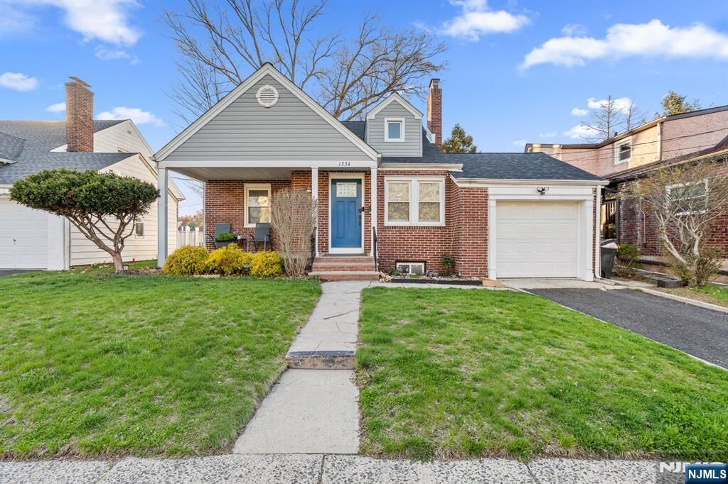 Property Photo:  1334 Barbara Avenue  NJ 07083 